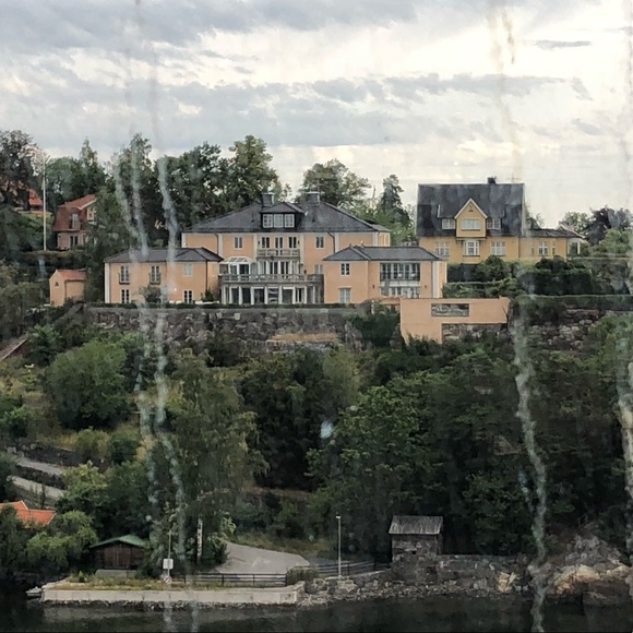 Meet your posher - Picture 3 of 3